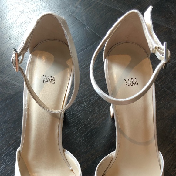 Vintage Vera Wang White Shiny Heels - Picture 2 of 6
